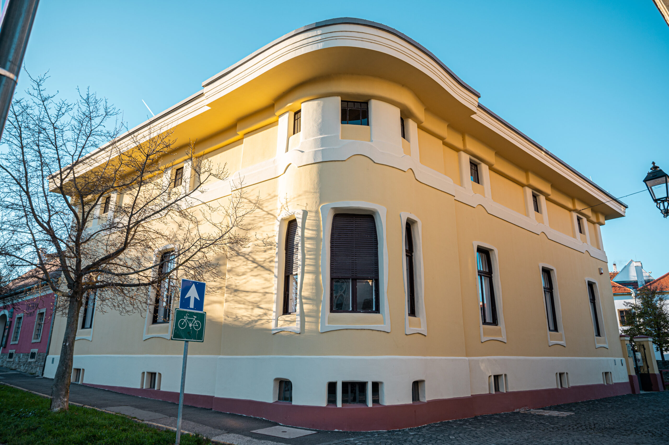 Read more about the article Szemző House